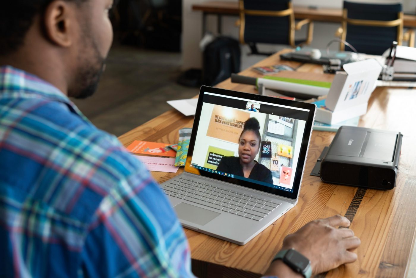Conversational Sales: 4 Ways to Use Video Assistants to Support Your Sales